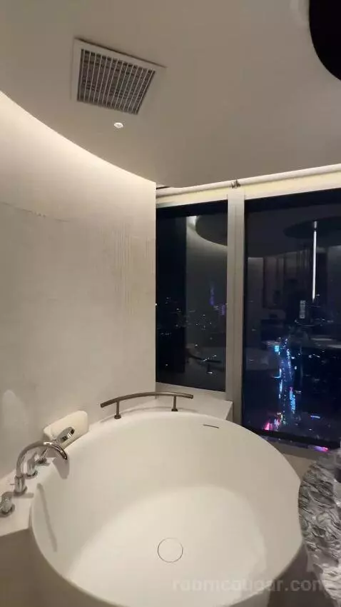 King Premium Bund View Suite (#6003) bathroom picture #9