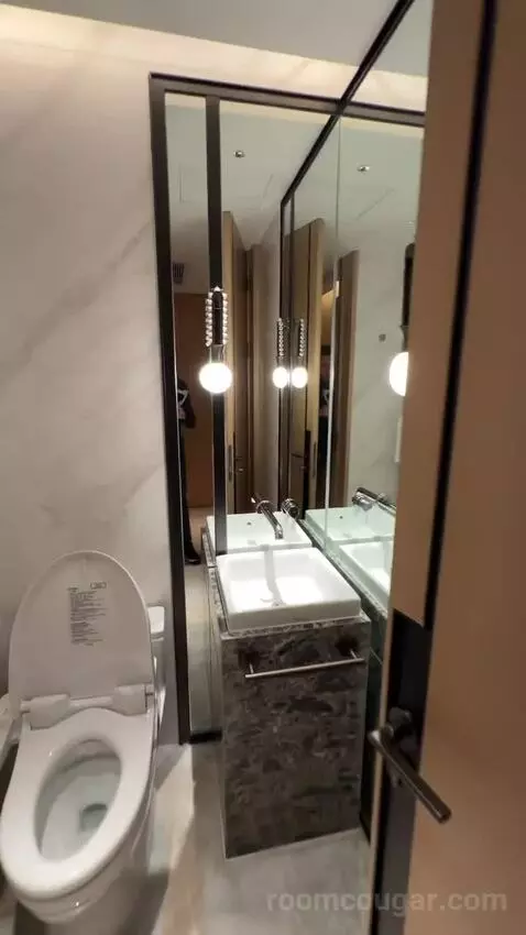 King Premium Bund View Suite (#6003) bathroom picture #6