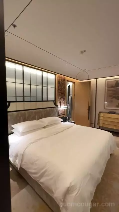 King Premium Bund View Suite (#6003) bed picture #1