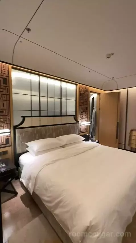 King Premium Bund View Suite (#6003) bed picture #3