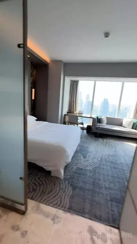 King Deluxe Room (#3702) view picture #6