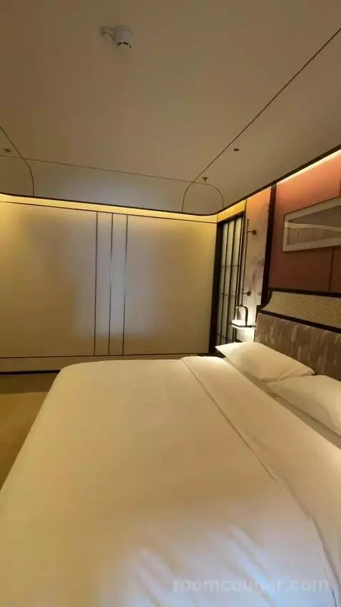 King Conrad Suite (#5907) bed picture #8