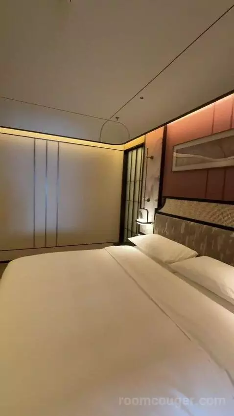 King Conrad Suite (#5907) bed picture #10