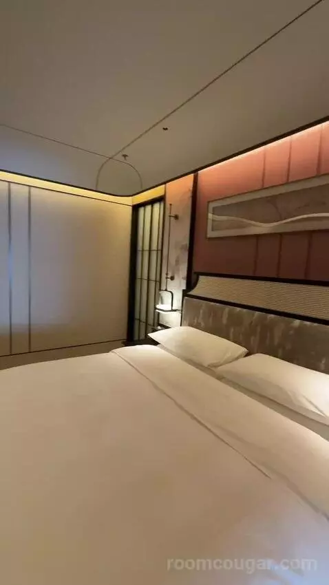 King Conrad Suite (#5907) bed picture #12