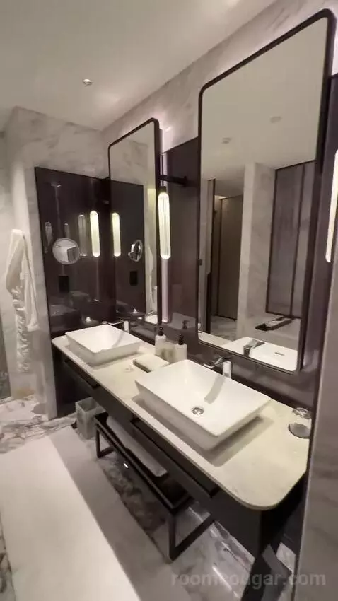 Premier Canal View King (#2220) bathroom picture #5