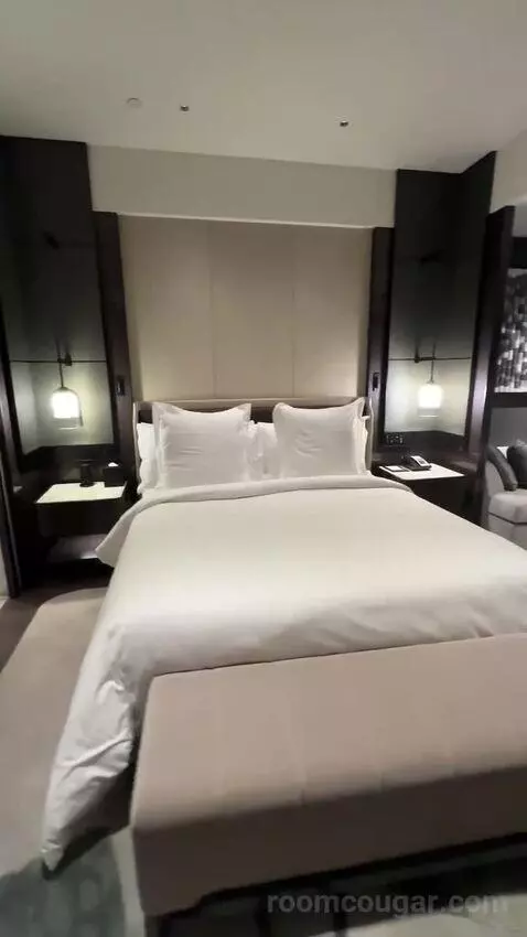 Premier Canal View King (#2220) bed picture #1