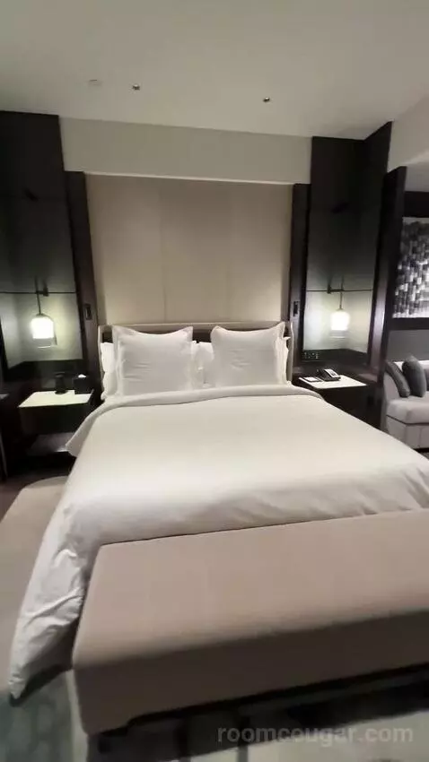 Premier Canal View King (#2220) bed picture #2