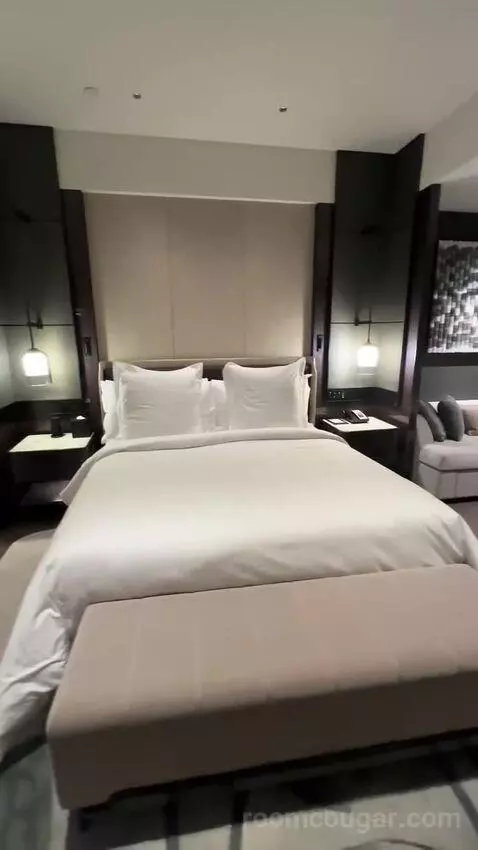 Premier Canal View King (#2220) bed picture #3