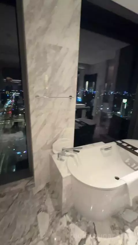 Executive King (#2817) bathroom picture #3