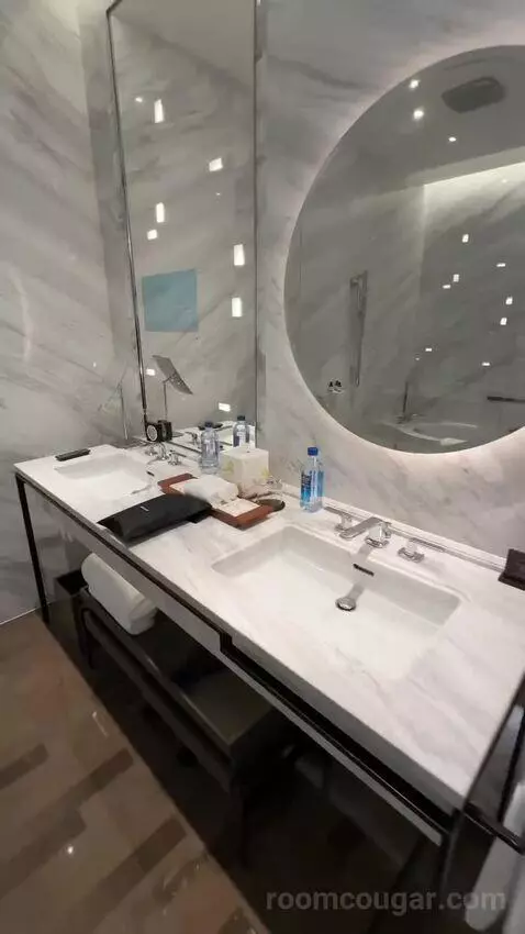 2 Twin Beds with River View (#4416) bathroom picture #9