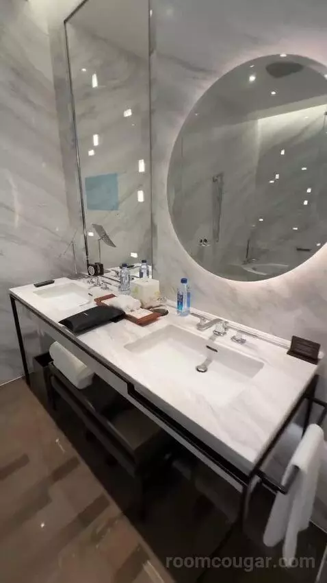 2 Twin Beds with River View (#4416) bathroom picture #10