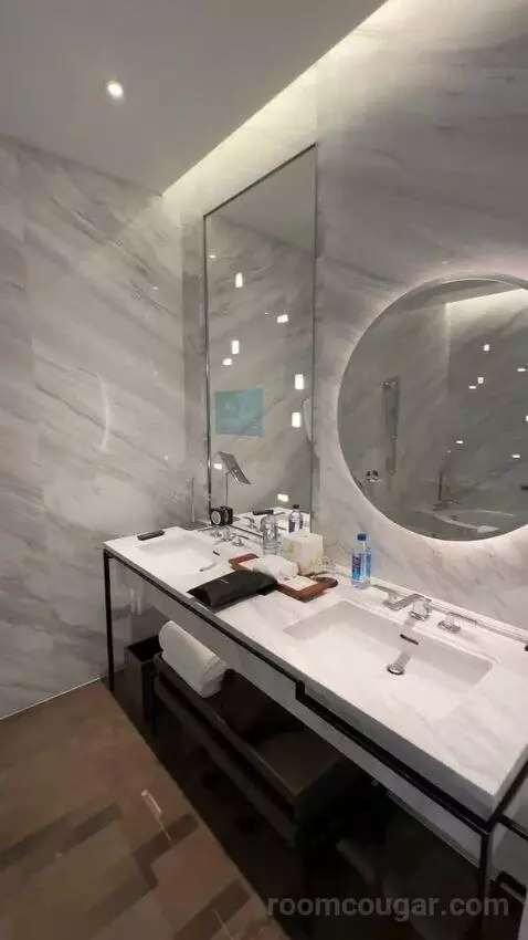 2 Twin Beds with River View (#4416) bathroom picture #5