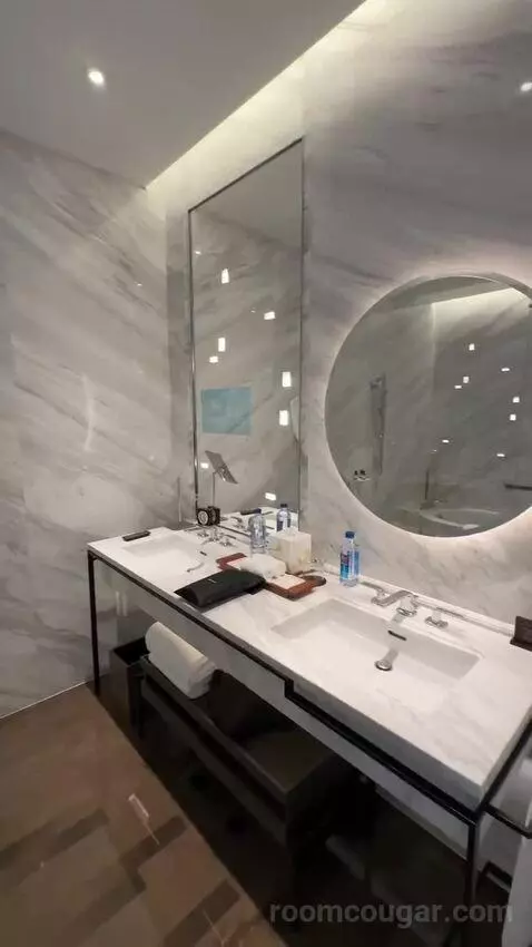 2 Twin Beds with River View (#4416) bathroom picture #6