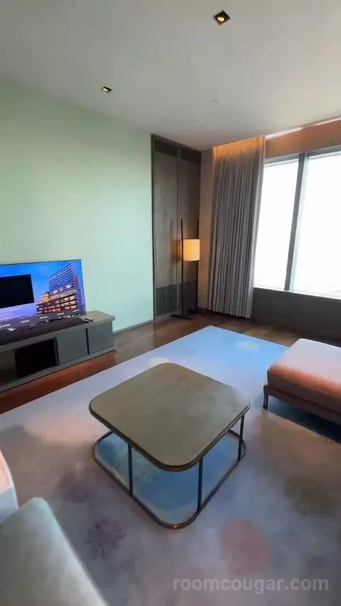 Park Suite bed picture #1