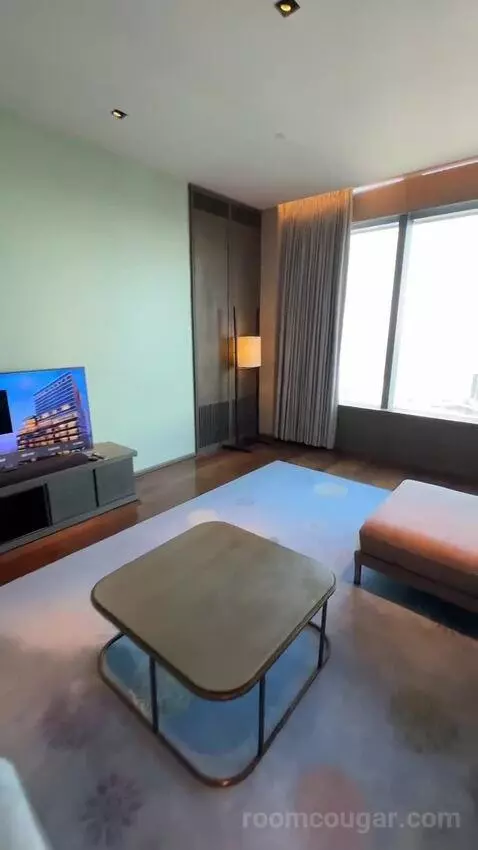 Park Suite bed picture #2
