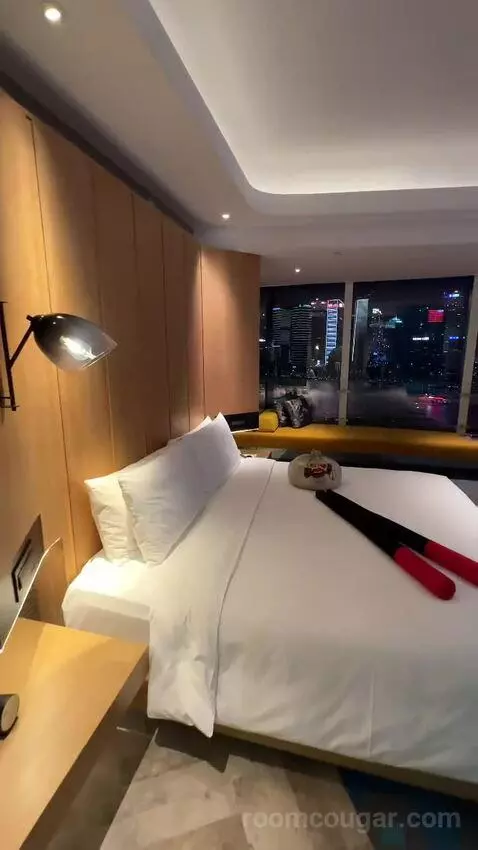 Spectacular Pearl Tower View King picture #5