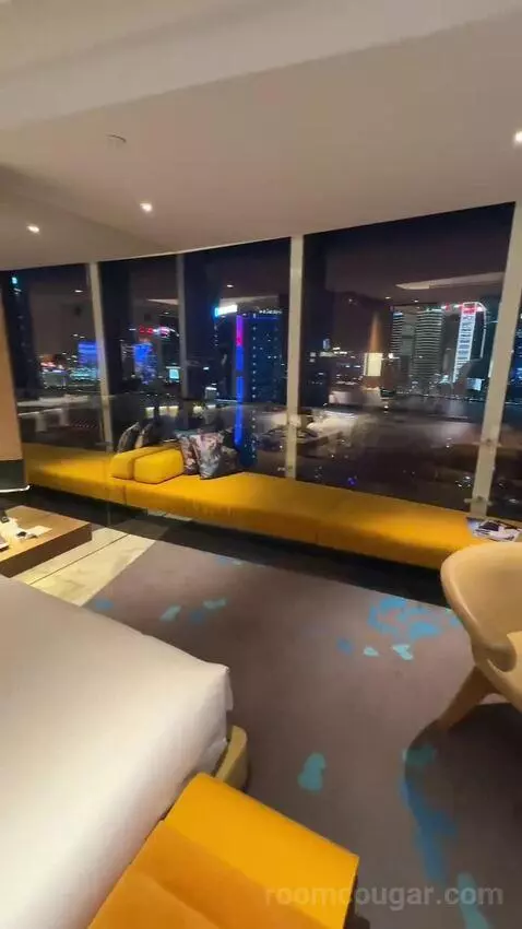 Spectacular Pearl Tower View King picture #8