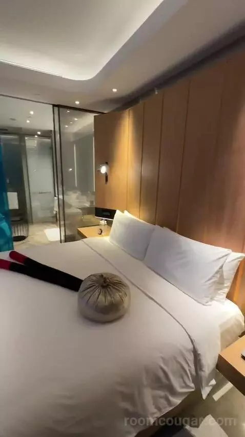 Spectacular Pearl Tower View King bed picture #4