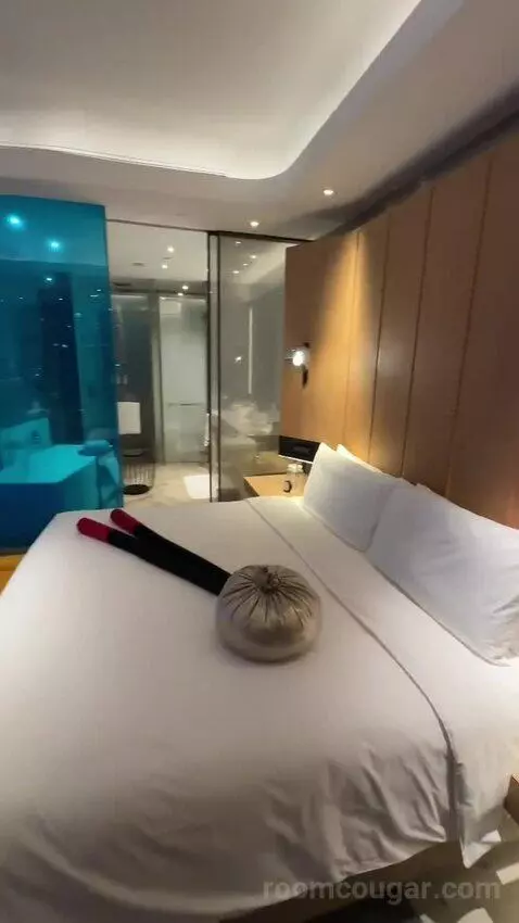 Spectacular Pearl Tower View King bed picture #7