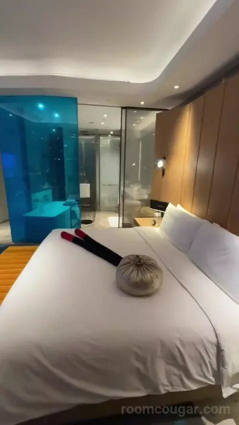 Spectacular Pearl Tower View King bed picture #9