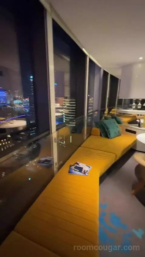 Spectacular Pearl Tower View King picture #10