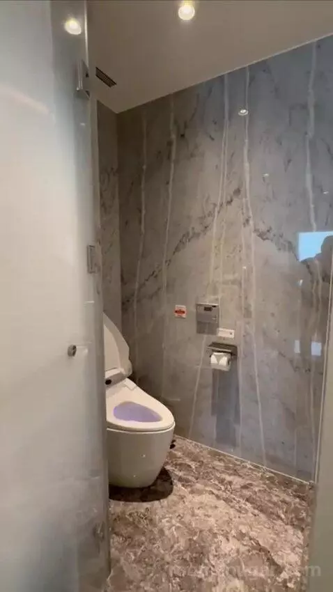 One-Bedroom Executive Grand King Suite with Executive Lounge Access (#3225) bathroom picture #9