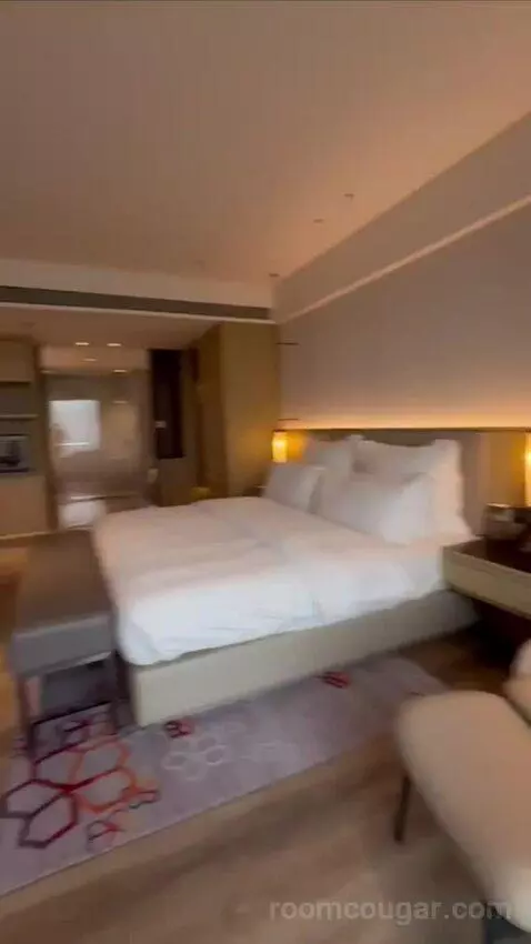 One-Bedroom Executive Grand King Suite with Executive Lounge Access (#3225) bed picture #4
