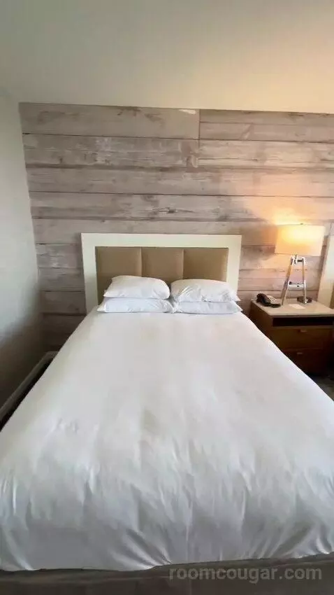 Queen Room with Two Queen Beds and Ocean View (#704) bed picture #2