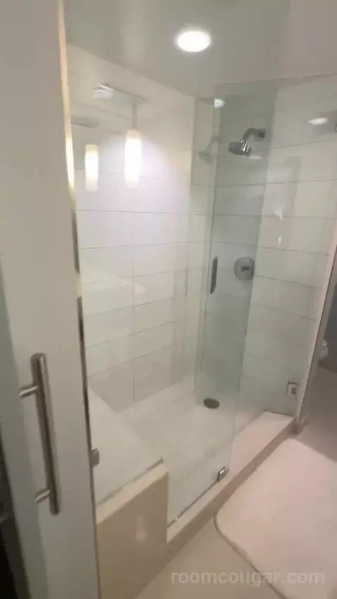 Sky Pad (2 Queen) bathroom picture #1