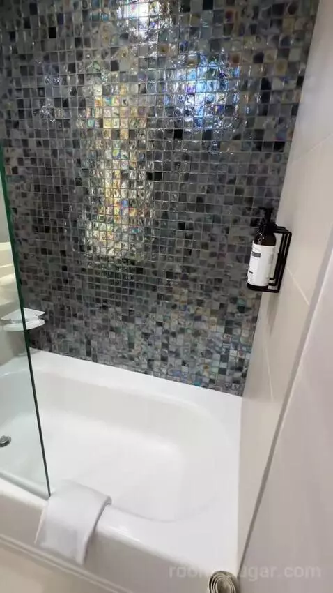 Queen Room with Two Queen Beds (#1433) bathroom picture #2