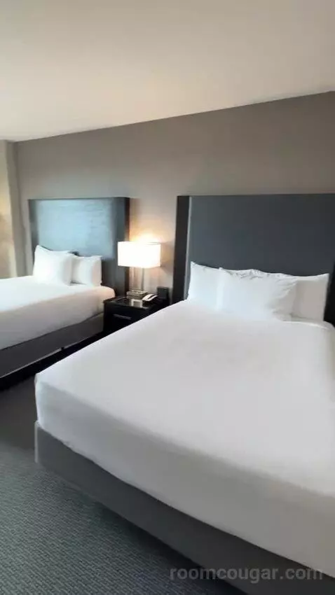 Queen Room with Two Queen Beds (#1433) bed picture #3