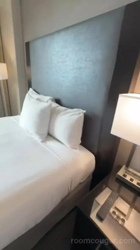 Queen Room with Two Queen Beds (#1433) bed picture #8