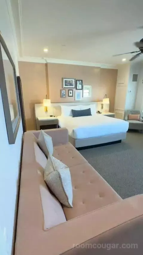 Classic King Room with Ocean View (#905) bed picture #1