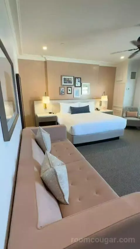 Classic King Room with Ocean View (#905) bed picture #2