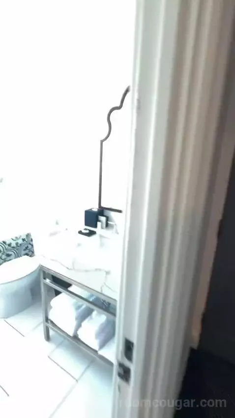Classic King Room with Ocean View (#905) bathroom picture #1