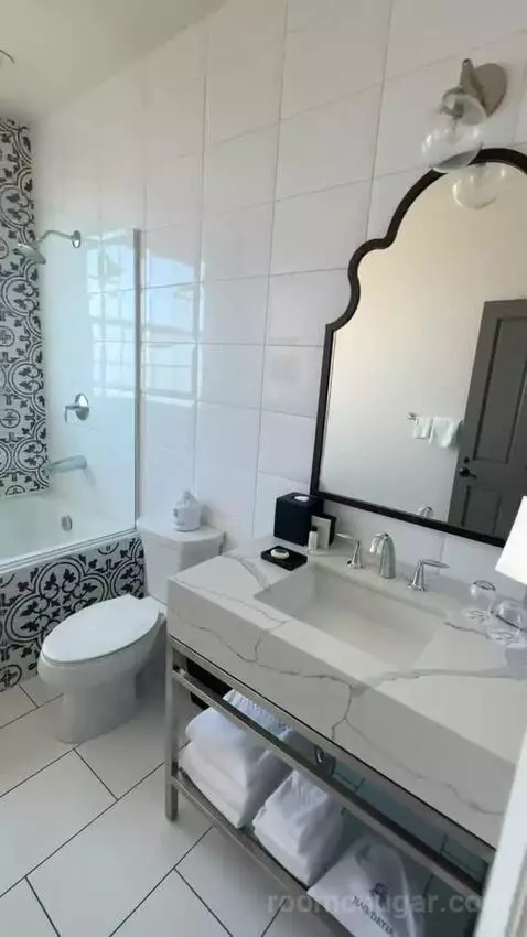 Classic King Room with Ocean View (#905) bathroom picture #6