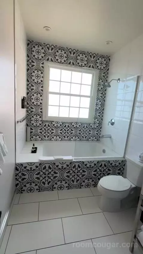 Classic King Room with Ocean View (#905) bathroom picture #9