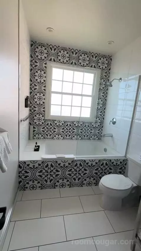 Classic King Room with Ocean View (#905) bathroom picture #10