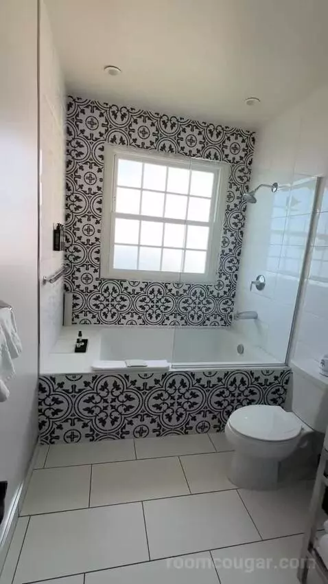Classic King Room with Ocean View (#905) bathroom picture #12
