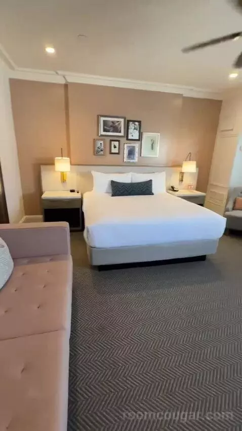 Classic King Room with Ocean View (#905) bed picture #3