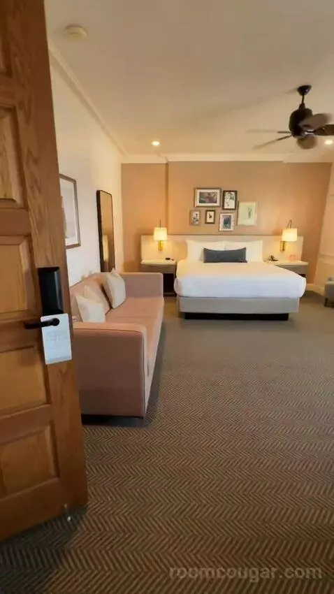 Classic King Room with Ocean View (#905) bed picture #10