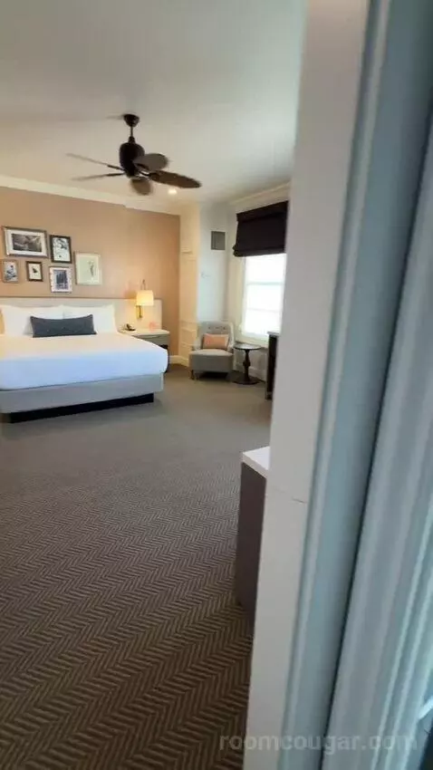 Classic King Room with Ocean View (#905) bed picture #12