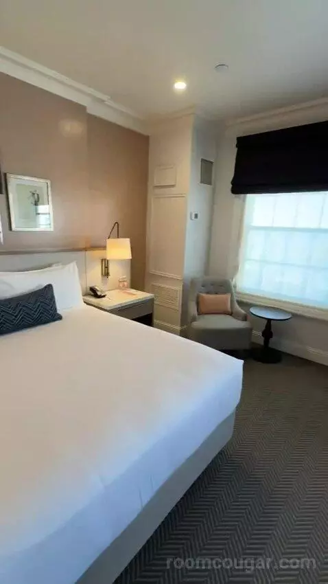 Classic King Room with Ocean View (#905) bed picture #8