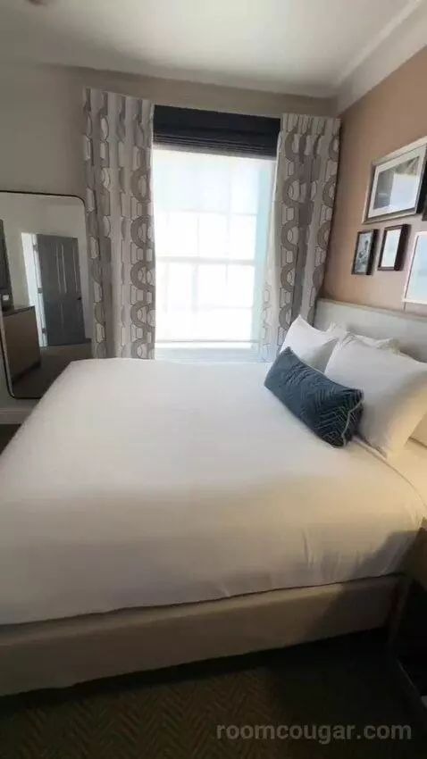 Sunset Suite (Sunset) bed picture #8