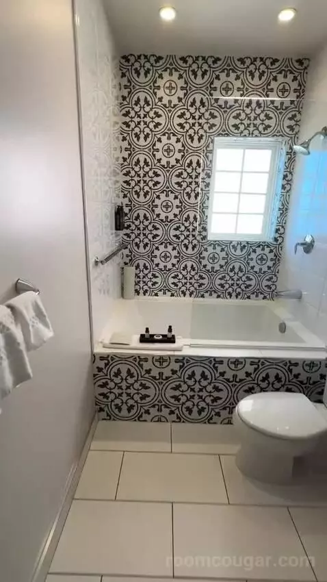 Sunset Suite (Sunset) bathroom picture #7