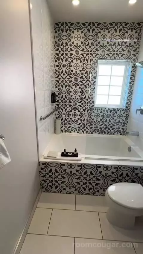 Sunset Suite (Sunset) bathroom picture #9