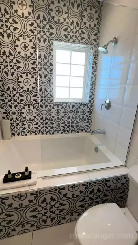 Sunset Suite (Sunset) bathroom picture #10