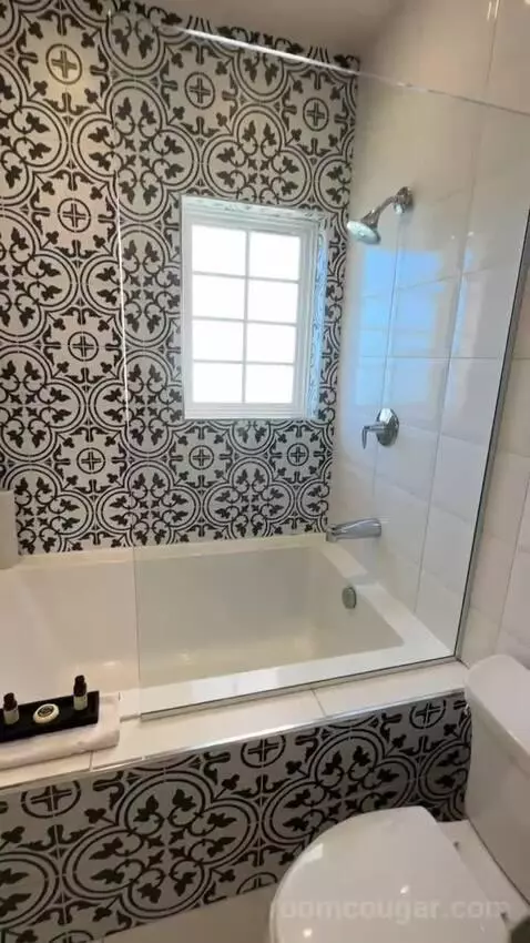 Sunset Suite (Sunset) bathroom picture #12