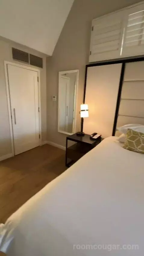 Windansea Suite (#500) bed picture #9