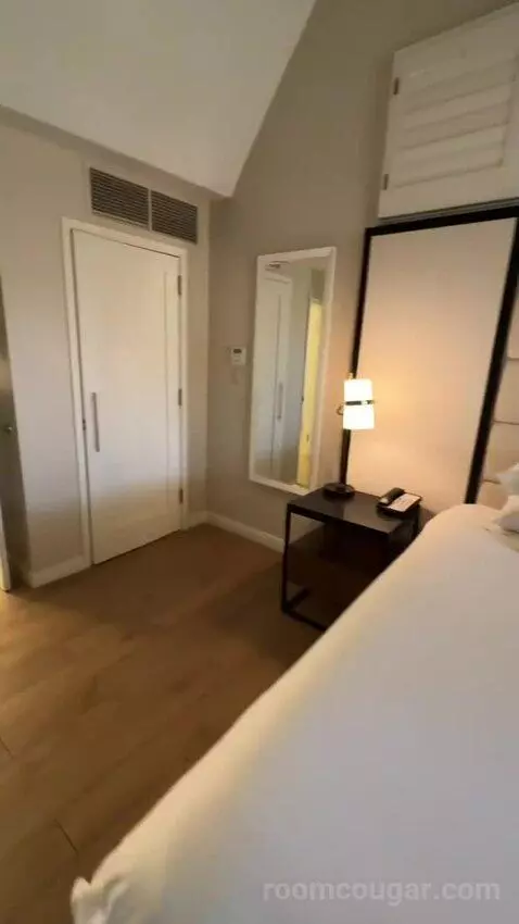 Windansea Suite (#500) bed picture #10